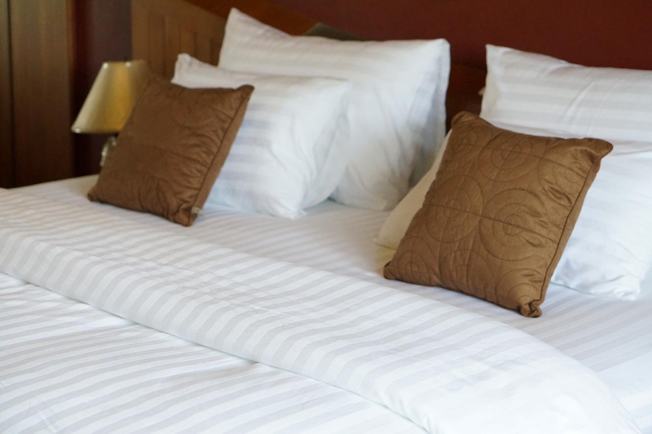 Country Lake View Hotel Suphan Buri Exterior photo