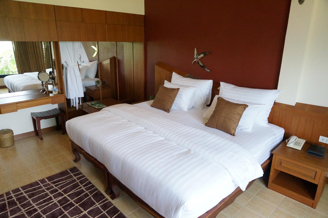 Country Lake View Hotel Suphan Buri Exterior photo